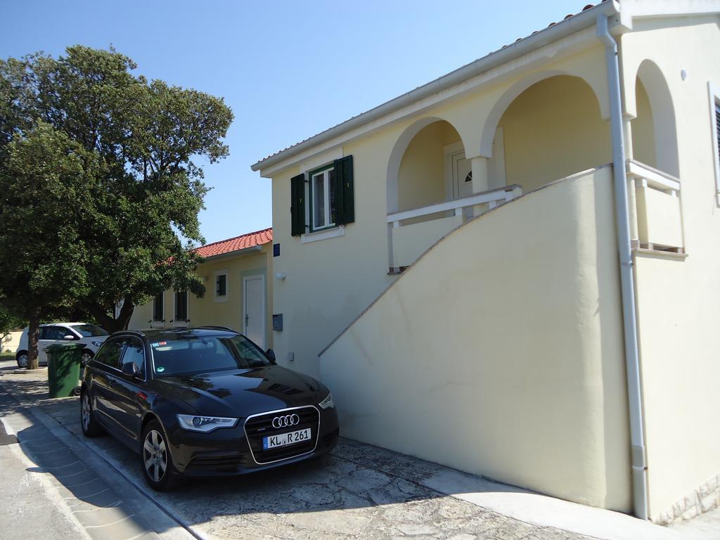 Apartments Antonija Punta Skala Next To Falkensteiner Resort Petrčane Zimmer foto